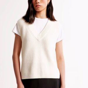 Abercrombie & Fitch Women's Oversized White Sweater Vest Size XS